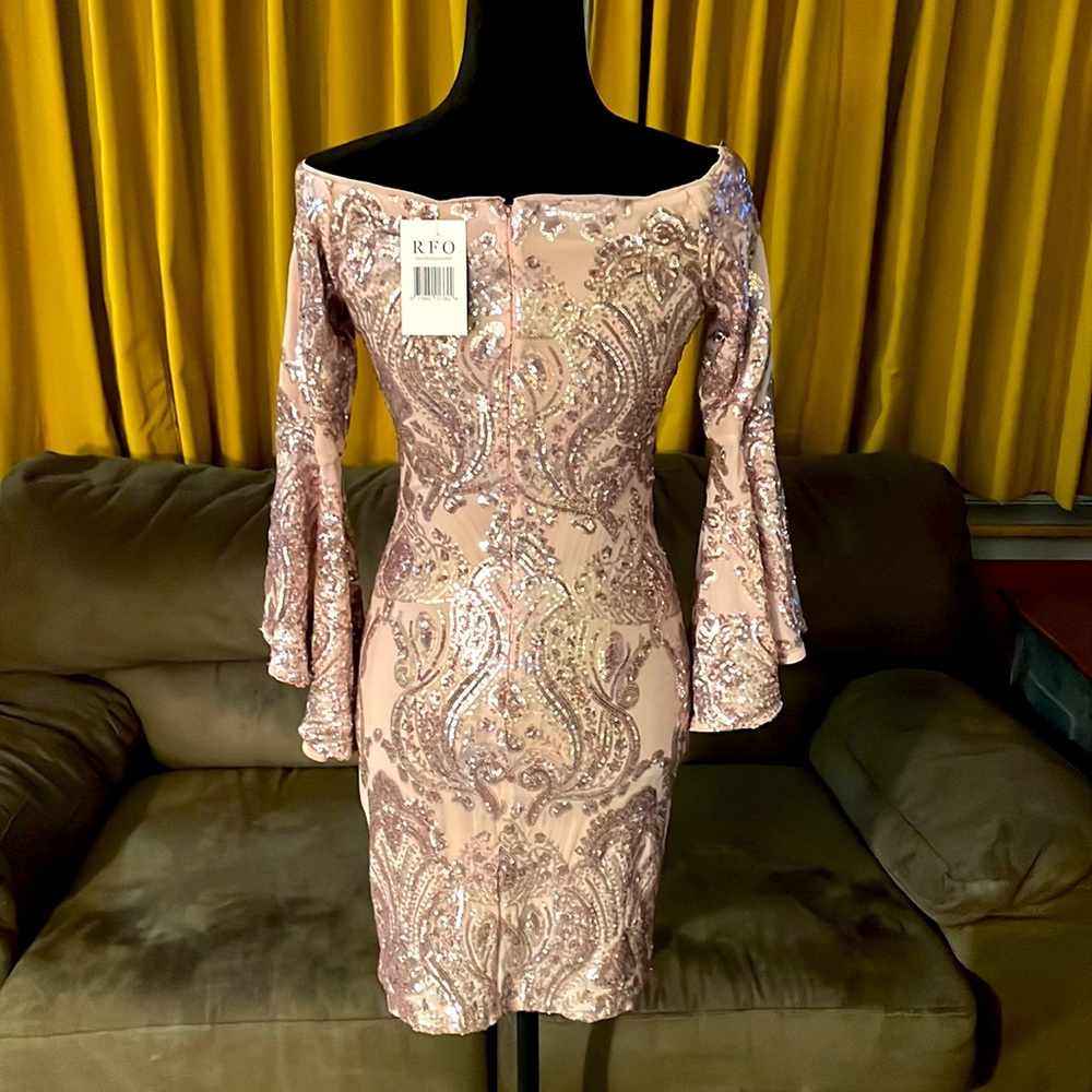 NWT Aqua Womens pale Pink Sequined Bell-Sleeve Off-Shoulder Cocktail dress (10) - Picture 3 of 13
